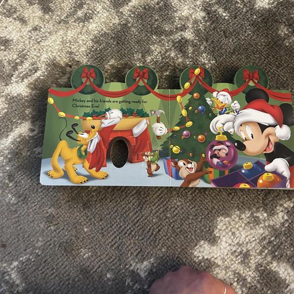 DK Publishing & Disney Christmas Board Books - Picture 6 of 7